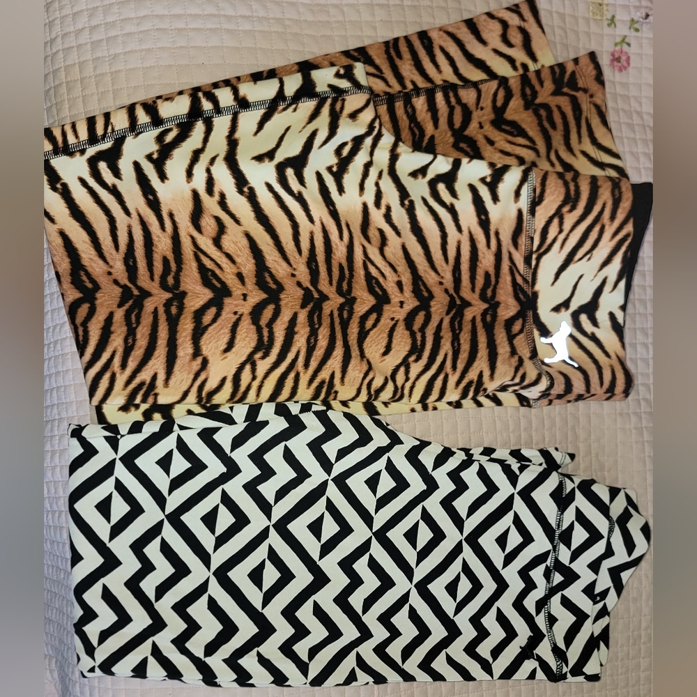 PINK Animal Print and Geometric Pattern Leggings SIZE Medium